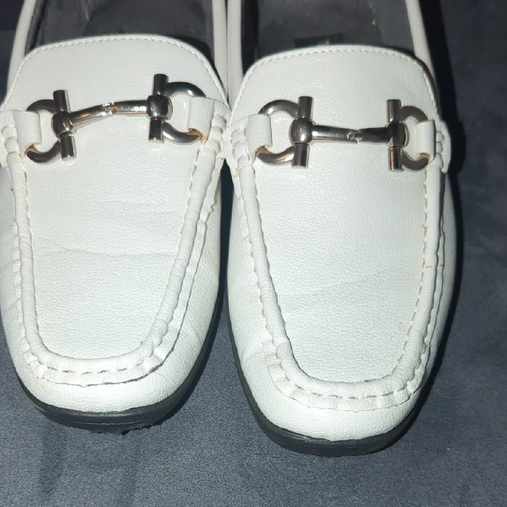 TIM EVANS England White Loafers with Silver Hardware Men's 9